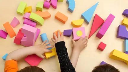 Tipuri de jocuri care pot stimula imaginația copilului