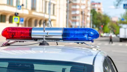 Botoșani: O polițistă a lovit cu autospeciala un elev pe trecerea de pietoni și l-a băgat cu forța în mașină