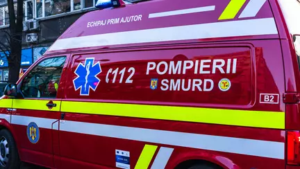 Un elev a fost accidentat grav de o mașină după ce a coborât din autocarul școlar