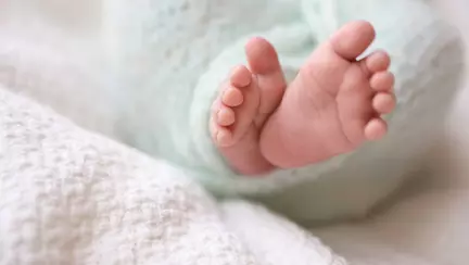 O mamă și-a pus din greșeală bebelușul la vânzare pe internet