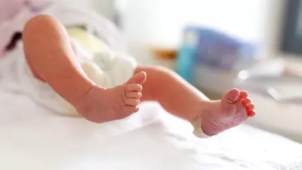 Doi părinți și-au dus copilul la doctor pentru o iritație și au descoperit că are cancer