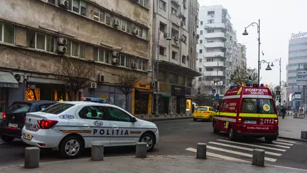 Râmnicu Vâlcea: Un bărbat s-a aruncat cu copilul în brațe de la etajul 4 al unui bloc