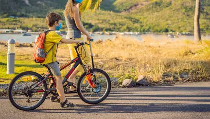 Când pot copiii care trec prin COVID-19 să se reapuce de sport