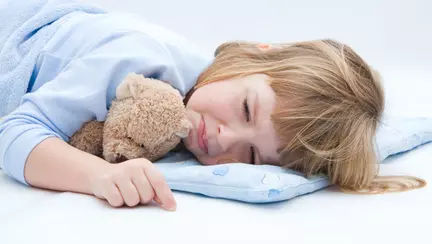 Prin ce calvar a trecut un copil de doi ani după ce a fost pupat pe gură de un adult