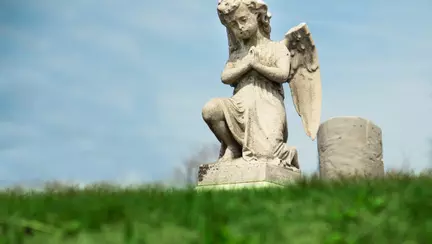 O fată cu diabet a murit după ce a fost lăsată de părinți fără insulină pentru a o "vindeca prin rugăciune"