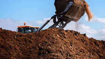 Un copil de cinci ani e blocat de câteva zile într-un puț adânc