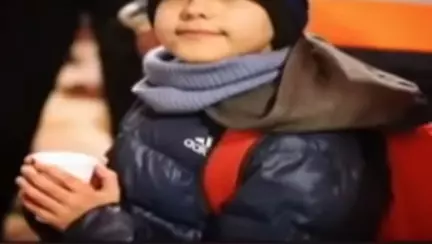 Un copil de 11 ani, din Ucraina, a ajuns singur în Slovacia, având numărul de telefon scris pe o mână