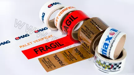 Aveți nevoie de bandă adezivă personalizată care nu se șterge? Maxoll este soluția Dvs.!