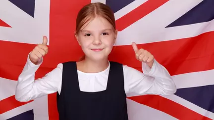 De ce să-ți crești copilul bilingv? Iată cinci motive bine întemeiate