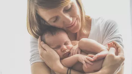 Somnul proaspetei mămici: 5 sfaturi pentru a te odihni mai bine