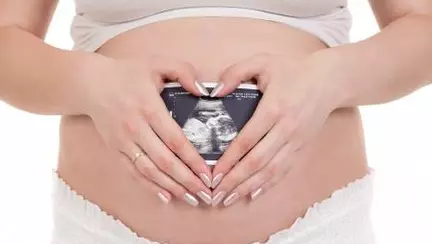 O femeie din Germania, condamnată la 6 luni de închisoare după ce a perforat prezervativele partenerului pentru a rămâne însărcinată