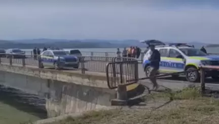 Cazul tatălui din Bacău care și-a înecat copiii. Pe cine a sunat bărbatul în drum spre Barajul Berești