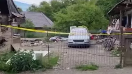 Maramureș. Trupul neînsuflețit al unui copil de 14 ani, găsit în cușca unui câine