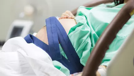 Brăila: Un bebeluș a murit la naștere, după ce mama a fost neglijată de medici ore în șir