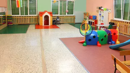 O fetiță de 11 luni a fost otrăvită de educatoare pentru că plângea prea mult