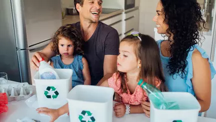 Cum să îi învățăm pe cei mici despre reciclare?