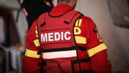 Iași: Un copil de doi ani a murit după ce a fost lovit de mama lui, din greșeală, cu mașina