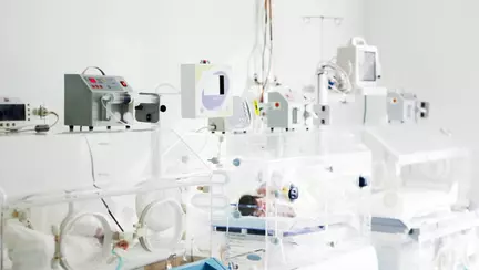 Un medic ginecolog, care activează la mai multe spitale din București, acuzat de tentativă de omor calificat. "Era un abator de copii prematuri aruncați în coșul de gunoi până mureau"