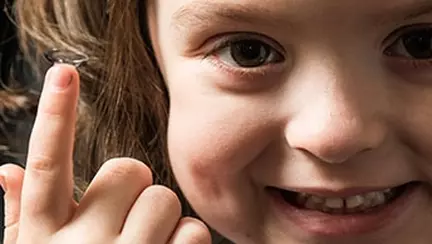 Copiii și lentilele de contact. Care sunt cele mai eficiente soluții moderne de corecție optică în cazul copiilor?