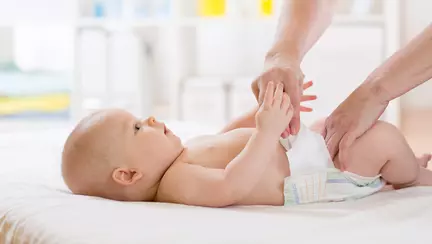 Scutece pentru bebeluși: Cum să le alegi corect