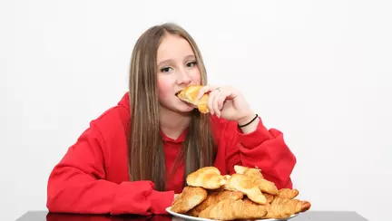 Povestea fetei care s-a hrănit mai bine de 10 ani doar cu croissante, în urma unui incident din copilărie