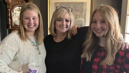 Povestea emoționantă a unei mame de gemeni care a renunțat la unul dintre copii din cauza problemelor financiare