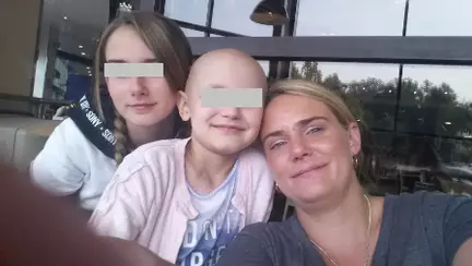 O fetiță de 10 ani și-a plănuit înmormântarea după ce a aflat că are cancer