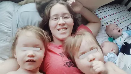 O femeie, care a fost însărcinată aproape continuu din 2013 până în 2020, așteaptă să aducă pe lume al 10-lea copil