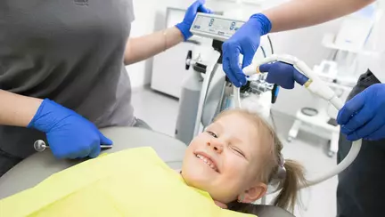 Cum să-l convingi pe cel mic să meargă la stomatolog