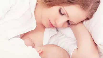 Cum își dă mama seama că bebelușul este hrănit bine. Sfatul unui consultant în alăptare