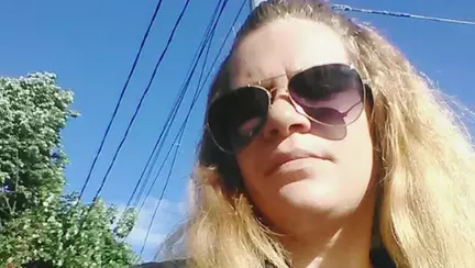 Mama gemenilor din Ploiești care au murit după ce au căzut la etajul 10 va ajunge după gratii