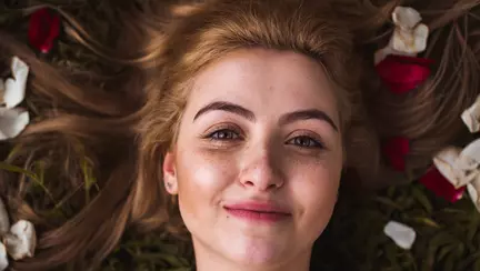 Cum să îți menții tenul hidratat: 5 sfaturi eficiente