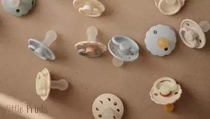 Vezi aici suzete Frigg de la Little Prints - o alegere populară pentru părinți