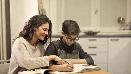 Când este nevoie să-ți ajuți copilul la teme