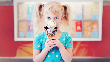 Medic pediatru: Înghețata nu provoacă roșu în gât!