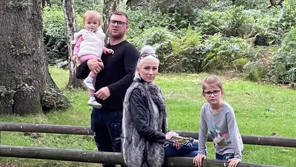 O femeie a murit la câteva ore după ce și-a pierdut fiul. "Țipa, țipa și se legăna înainte și înapoi, spunând 'Omorâți-mă!'"