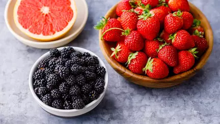 Vara în bucătărie: 5 accesorii comode pentru preparate pline de culoare