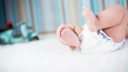 O fetiță de an era să-și piardă viața din cauza unui gest pe care toți membrii familiei îl fac mereu