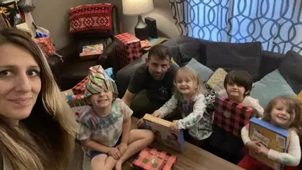 Două surori au murit după ce au adormit în lada cu jucării de pluș