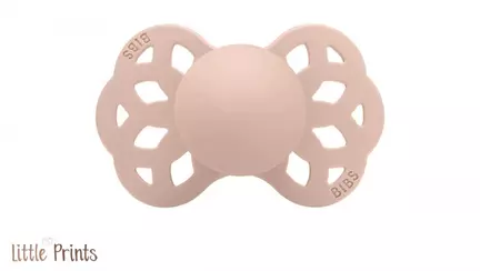 Suzeta ortodontică Bibs din silicon alimentar și alte produse baby-friendly, de la Little Prints 