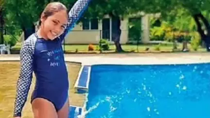 O fetiță a murit din cauza unei amibe "devoratoare de creier", pe care a luat-o din piscină, în vacanță