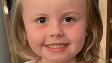 O fetiță a murit după ce medicii i-au ignorat simptomele de apendicită. I s-a spus că are amigdalită