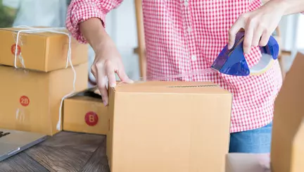 Cum să împachetezi eficient un colet pentru a nu fi taxat suplimentar pentru livrare?