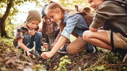 Cum poți avea grijă de sănătatea copilului tău într-un mod cât mai natural: 4 metode simple