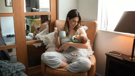 5 idei de cadouri pe care i le poți face unei proaspete mame