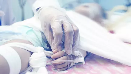 Opt copii din Timișoara, internați cu suspiciune de botulism. "Nu ştim care a fost cauza infecţiei!"