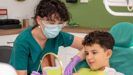 Confort maxim, fără durere și fără anestezie – tratamentele stomatologice cu laser dentar, recomandate pentru copii și femeile însărcinate