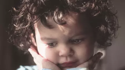 Ghid pentru alegerea cerceilor perfecți pentru bebeluși: la ce aspecte trebuie să fie atenți părinții?