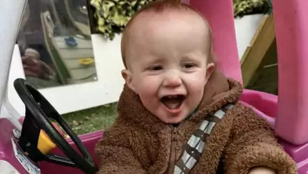 Un băiețel a murit la două zile după ce a ajuns la spital cu temperatură. Ce afecțiune gravă s-a ascuns în spatele simptomului de febră