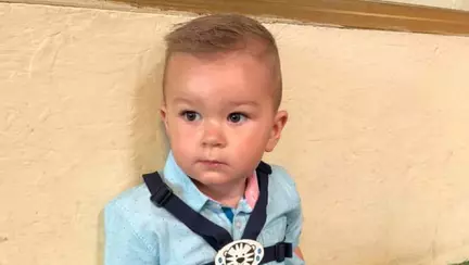 O mamă care credea că sforăitul copilului este din cauza unei gripe a fost anunțată de medici că băiatul are leucemie